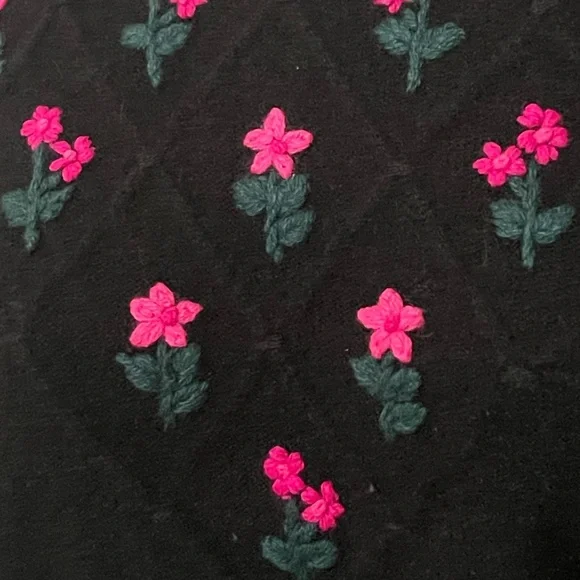 Aqua Cashmere black sweater with beautiful hot pink flowers size XS - Picture 4 of 8